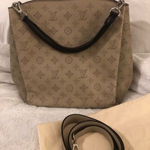 LOUIS VUITTON Babylone PM Monogram Mahina Leather Galet Shoulder Handbag M50032
